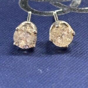 14k white gold diamond stud earrings